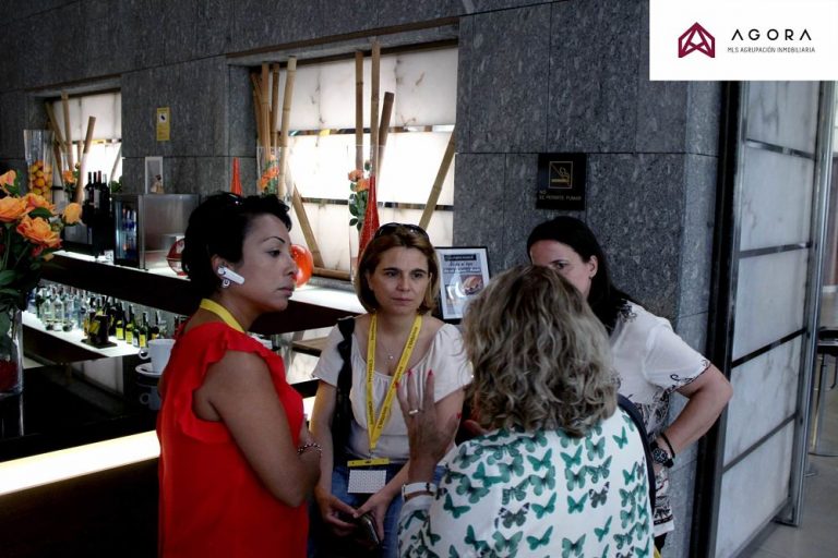 grupo chicas cafe_opt